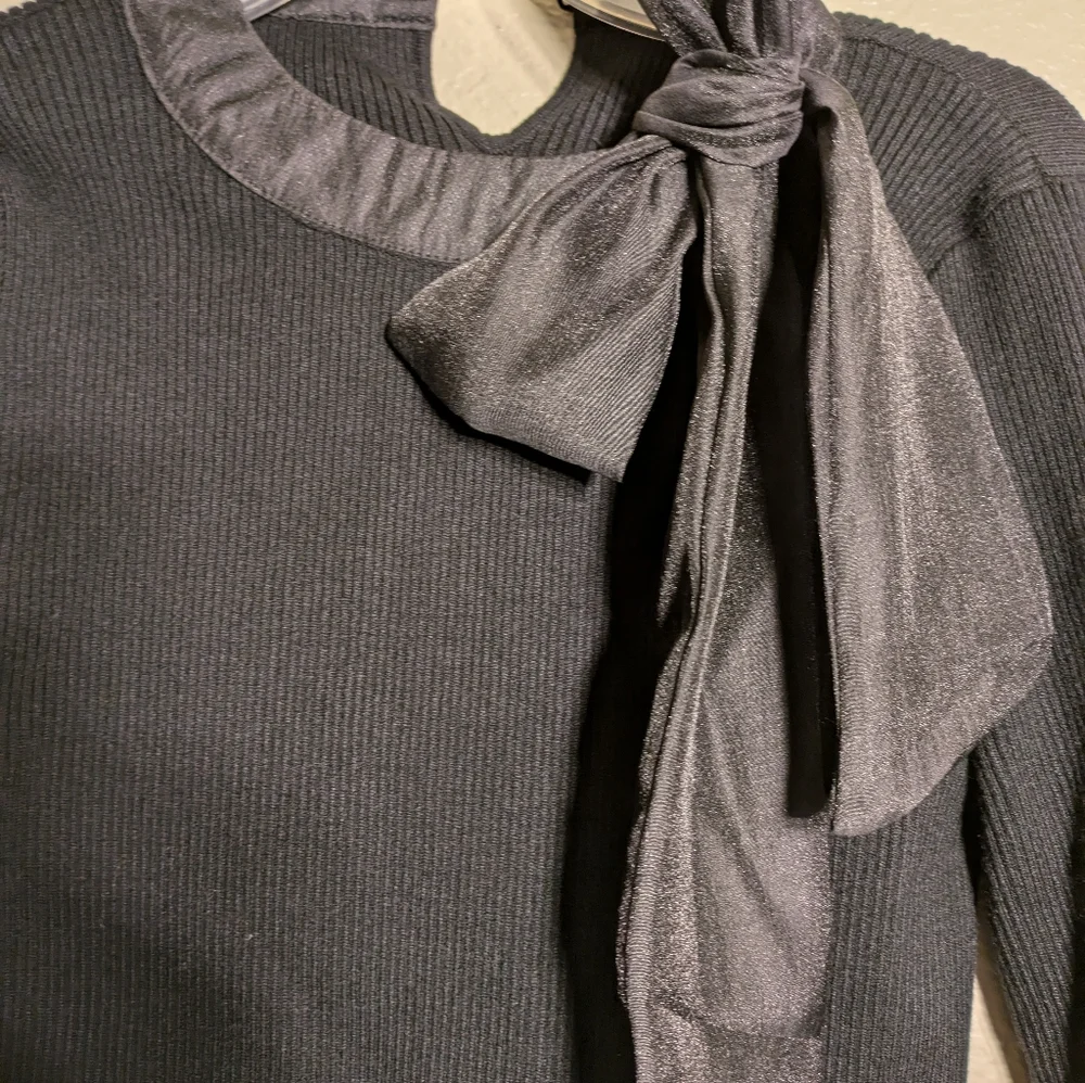 Chic Wish Black Sweater with Bow Detailsize Small - Picture 4 of 10